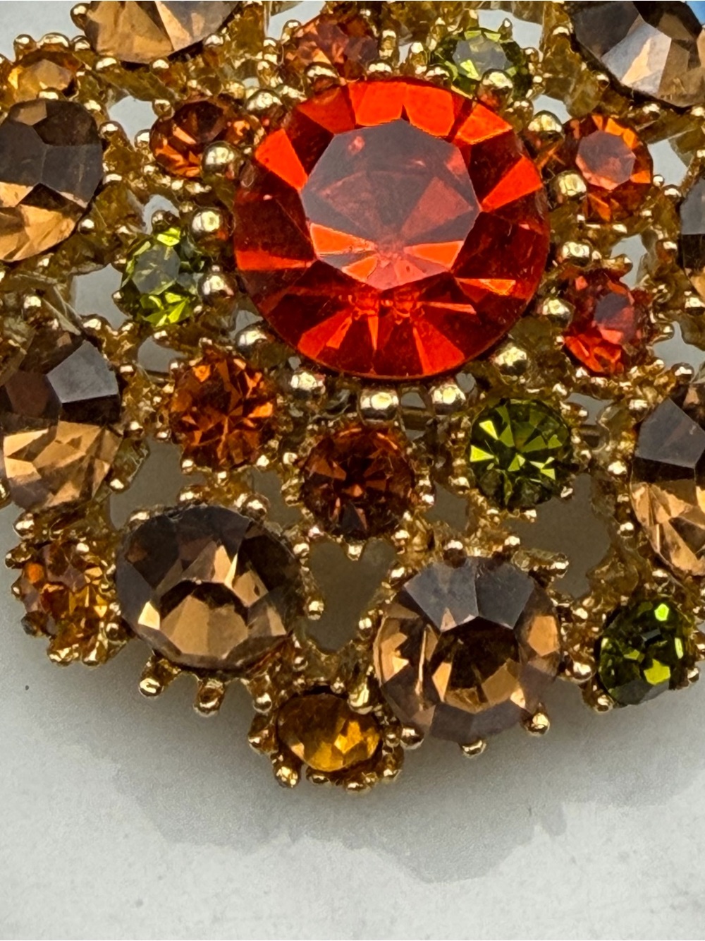 Stunning! Vintage Sphinx rhinestone brooch #404 fiery orange amber green gold - Picture 2 of 12